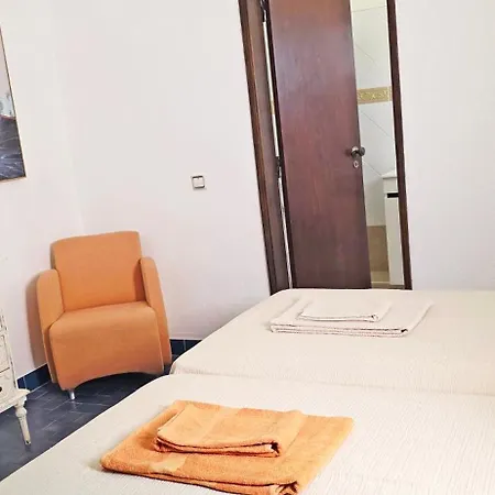 Vivenda Os Silvas بيت ضيافة 3*